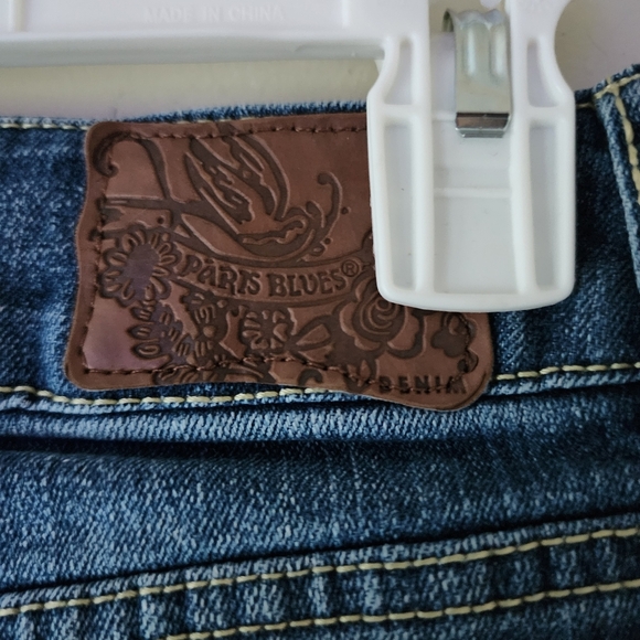 PARIS BLUES Blue Denim Jean Shorts Faded Midwash Blue Jeans Cuffed Hem Size 3 - Picture 16 of 17